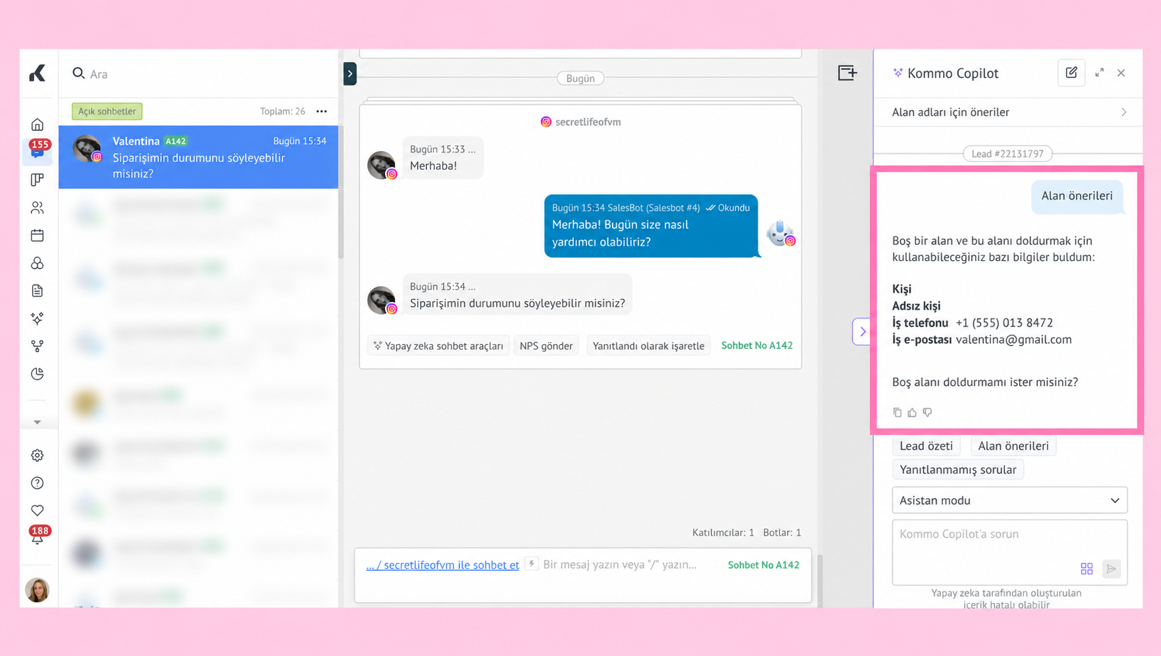 Chat interface showing customer inquiries and suggested information for filling out fields.