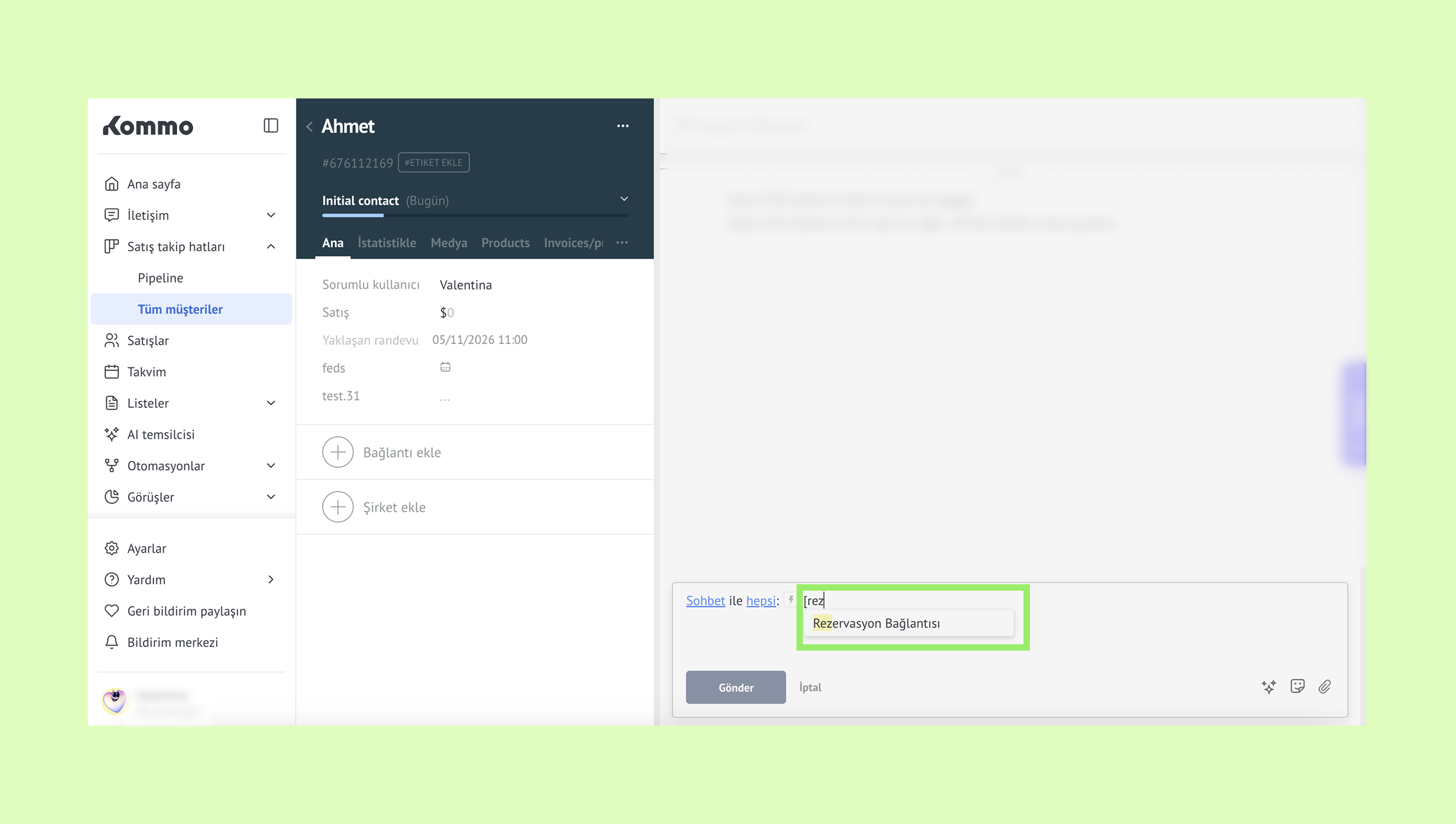 User interface displaying customer details and a chat input for reservation links.