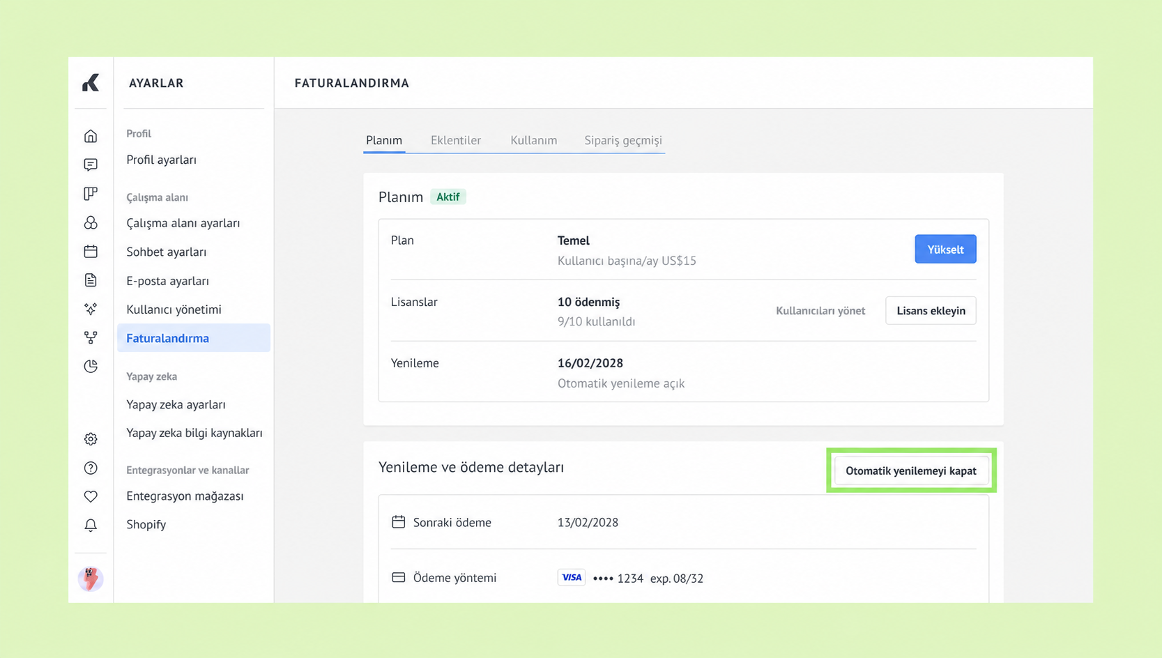 Subscription plan details including payment method and renewal options displayed on the screen.